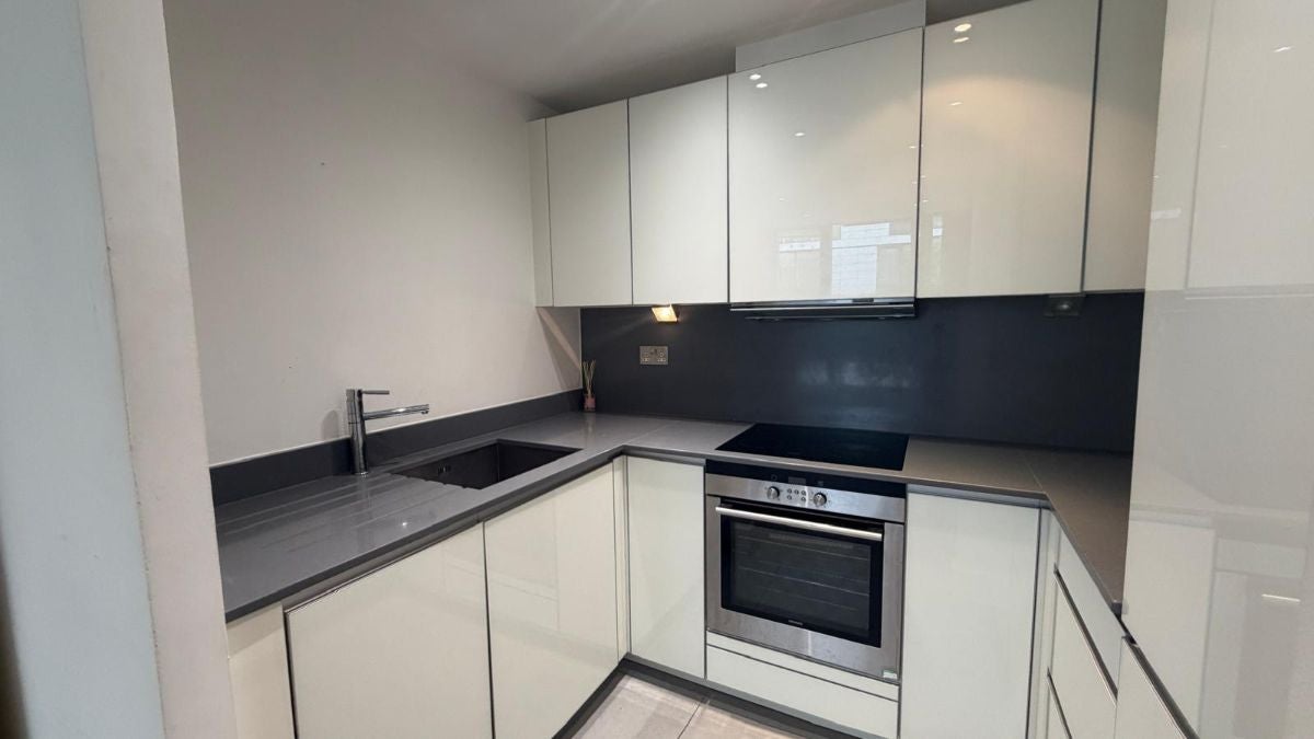 Flat Bridle Mews in Greater London
