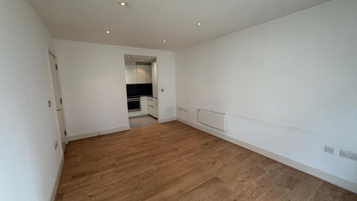 Flat Bridle Mews in Greater London