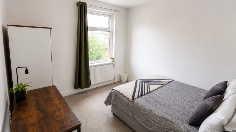 Room Oakwood Road East in Rotherham