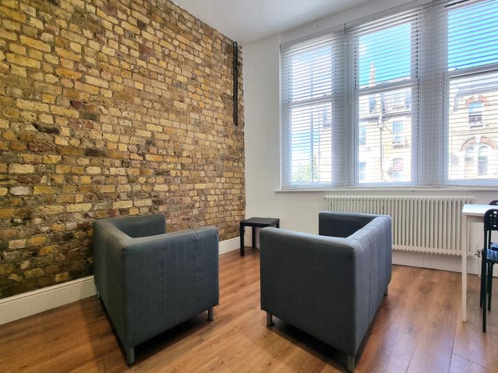 Flat Brixton Hill in Greater London