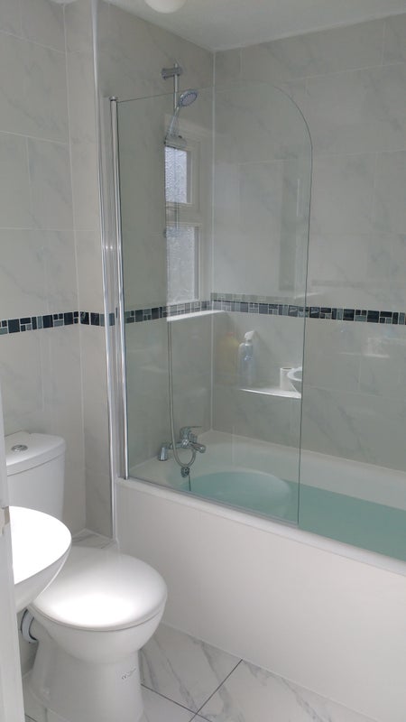 Room Dovedale Crescent in Crawley