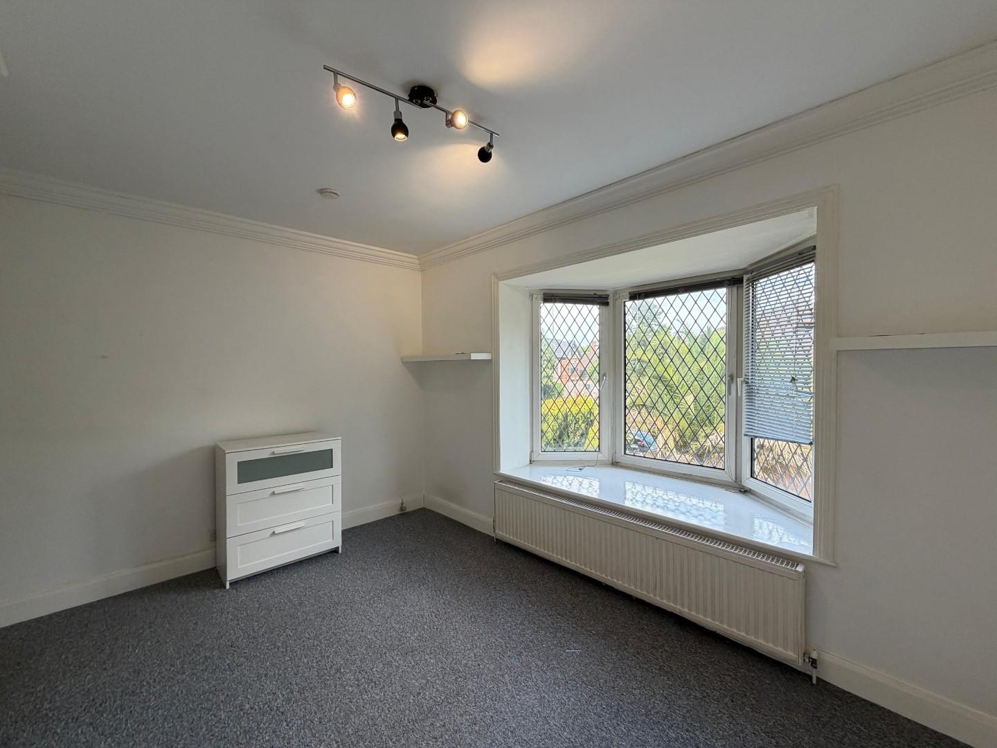 Flat Gunnersbury Avenue in London