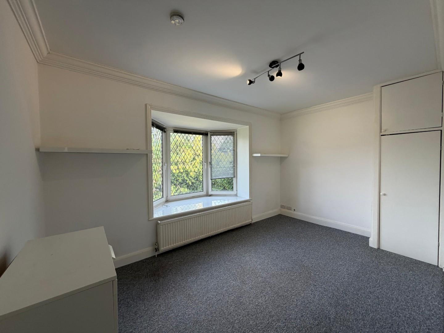 Flat Gunnersbury Avenue in London