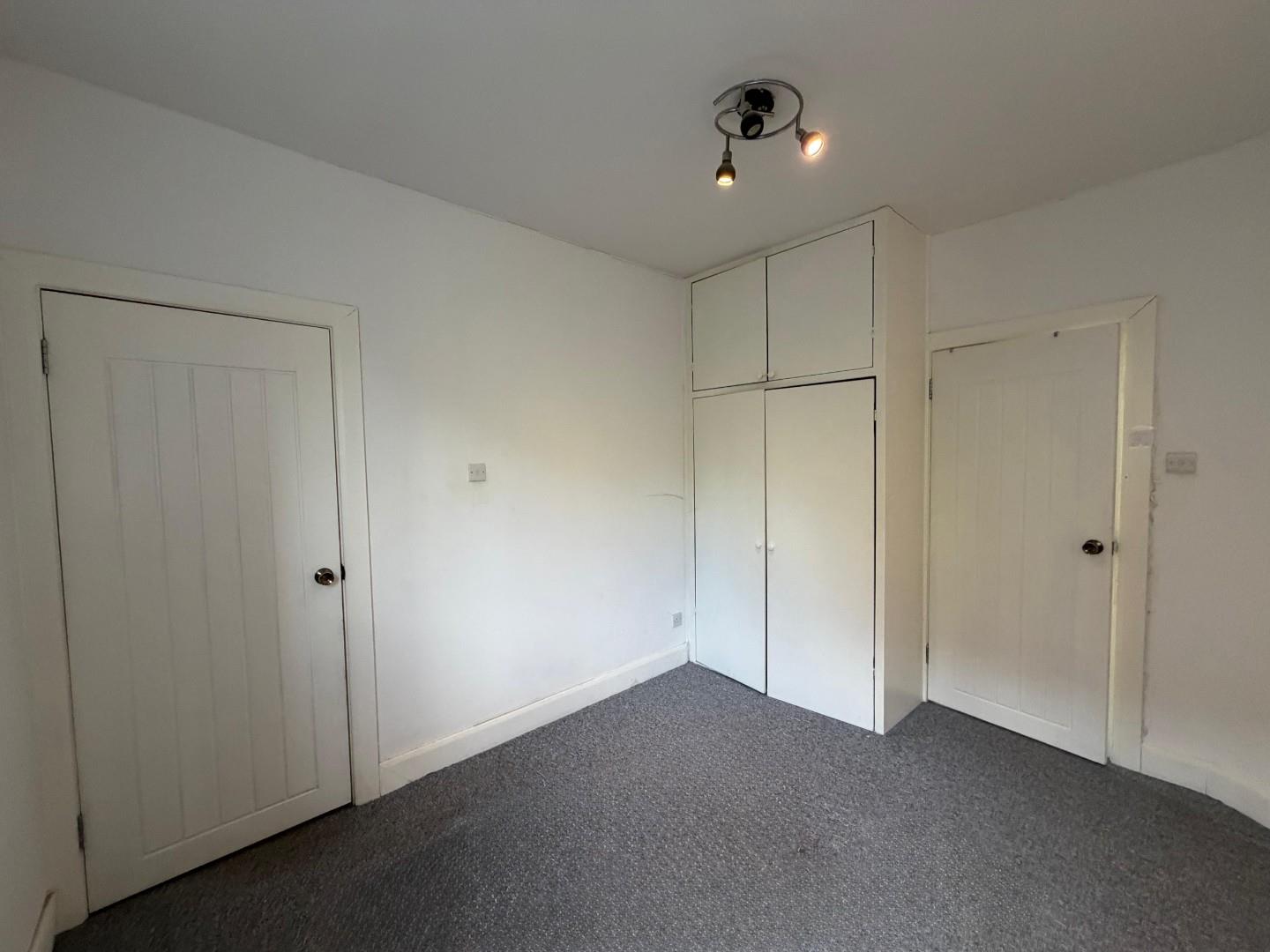 Flat Gunnersbury Avenue in London
