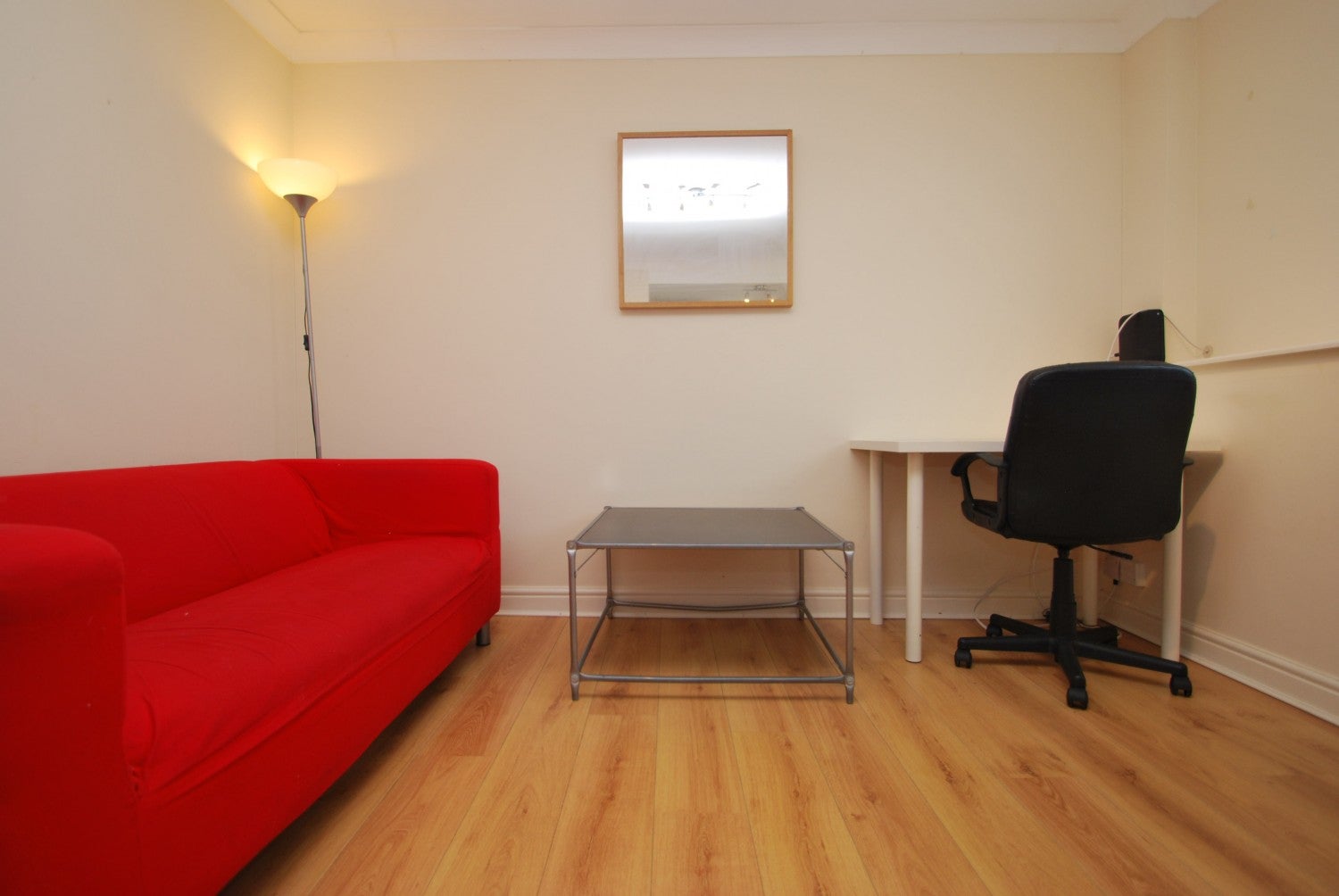 Flat Clifton Street in Cardiff