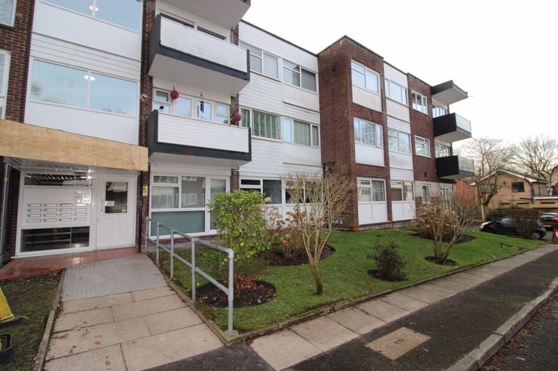 Flat Park View Court in Prestwich
