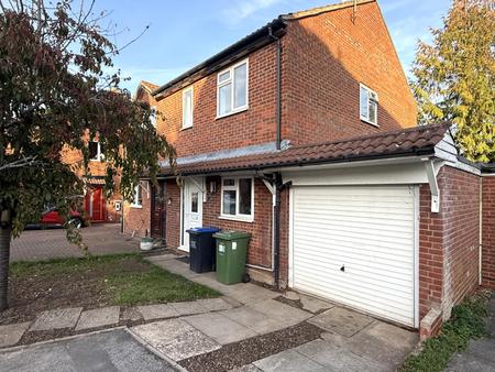 House Packwood Close in Royal Leamington Spa
