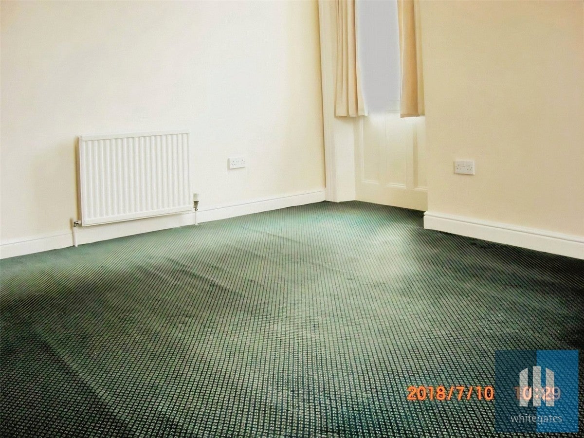 Flat Westwood Court in Barnsley