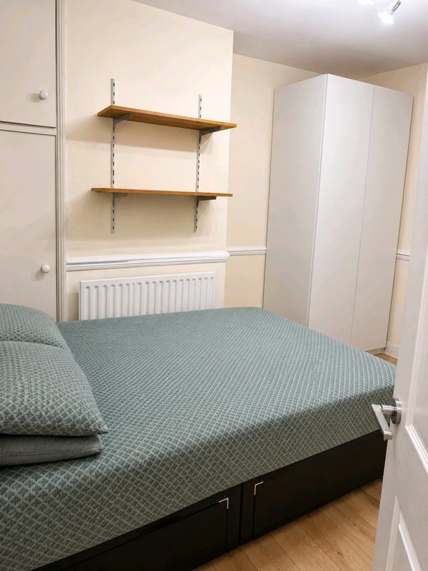 Room Trenic Drive in Leeds