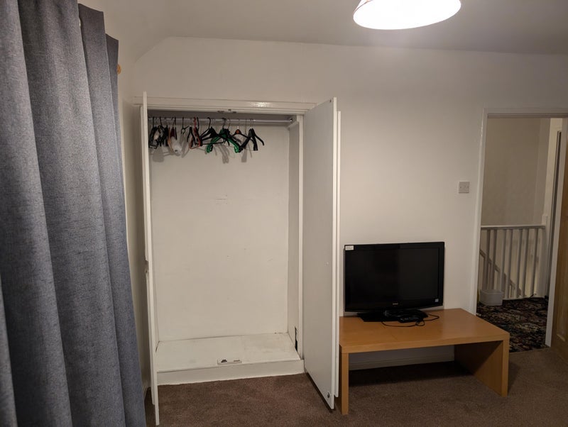 Room Loughrigg Avenue in St Helens