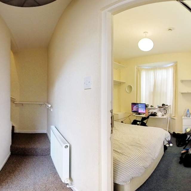 Room Hubert Road in Birmingham