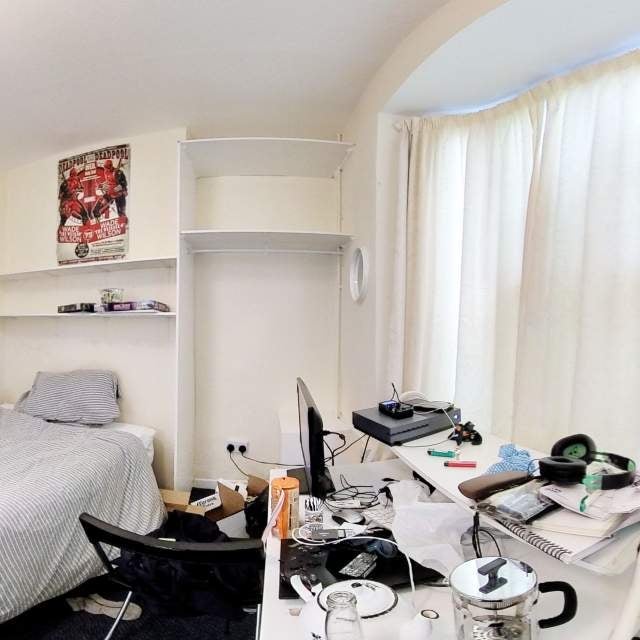 Room Hubert Road in Birmingham