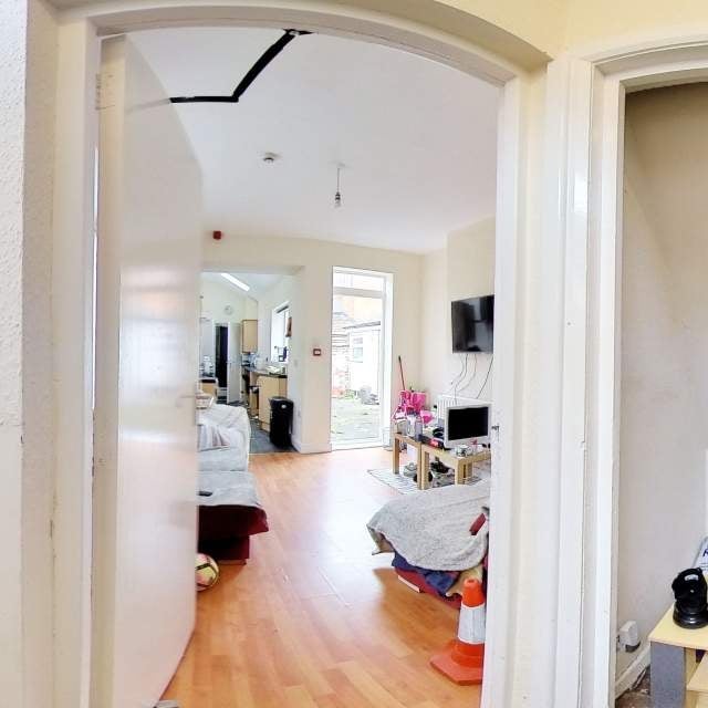 Room Hubert Road in Birmingham