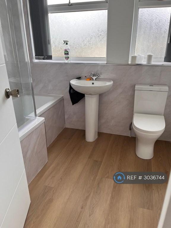 Room Birch Avenue in Winwick