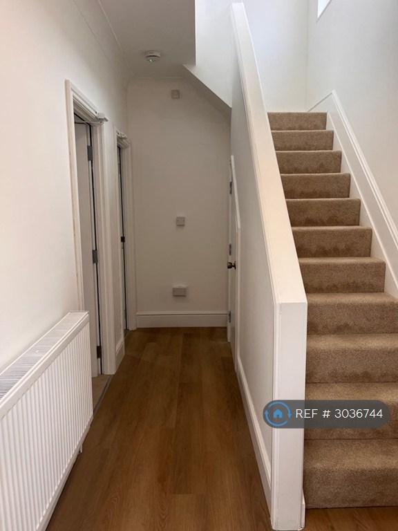 Room Birch Avenue in Winwick