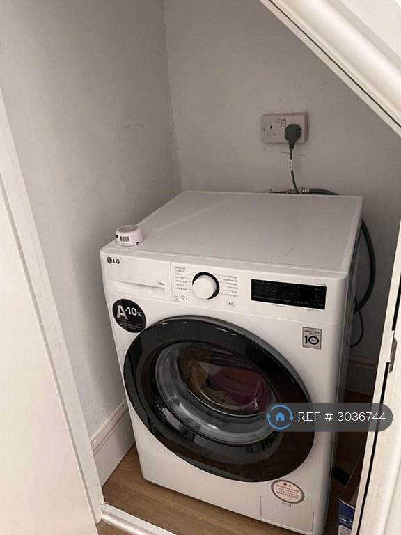 Room Birch Avenue in Winwick