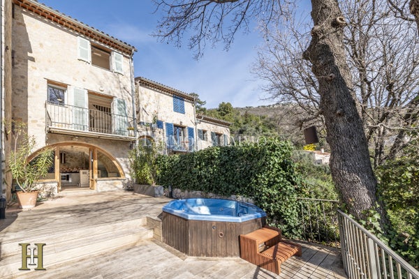 House Chemin des deux Chapelles in Grasse