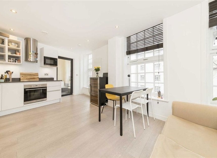 Flat Clare Street in Greater London
