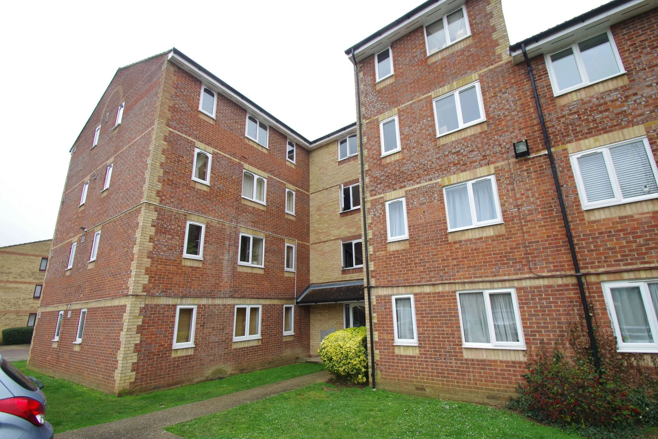 Flat Vicarage Road in Watford