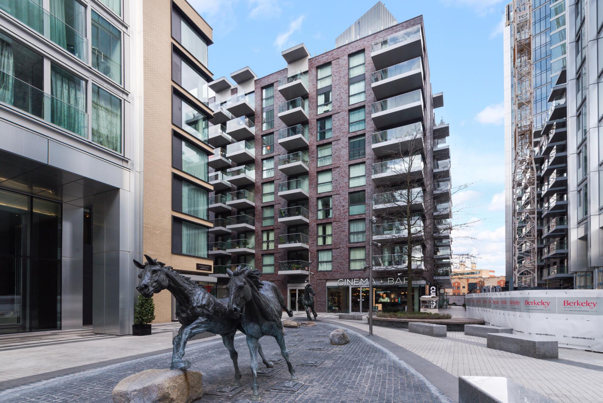 Flat Leman Street in Greater London