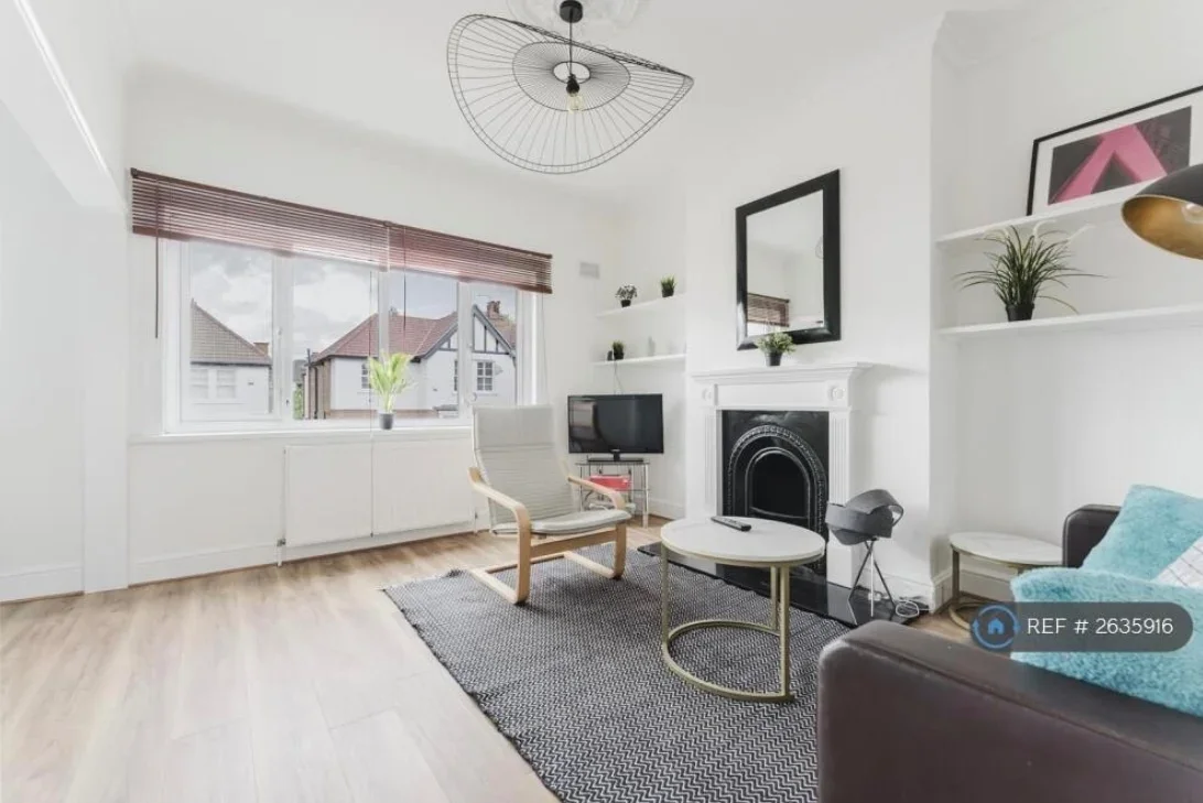 Flat Shakespeare Road in Greater London