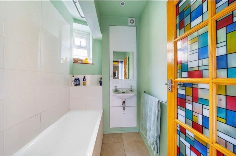 Room Further Green Road in Greater London