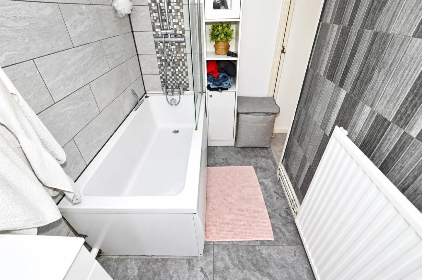 Flat Lonsdale Close in Greater London