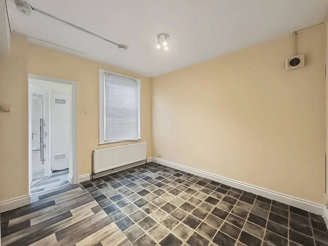 House Lordship Lane in Greater London