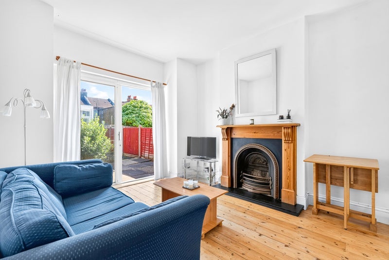Room Darwin Road in Greater London