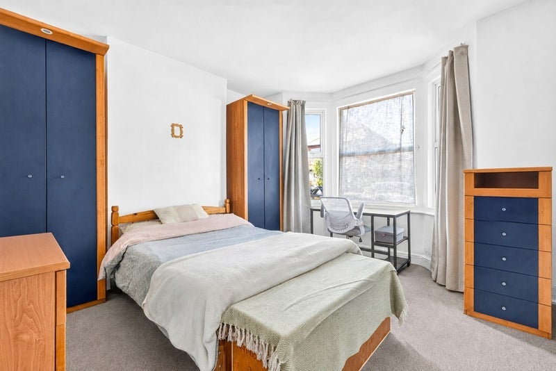 Room Darwin Road in Greater London