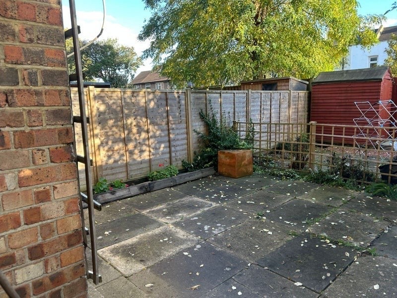 Room Darwin Road in Greater London