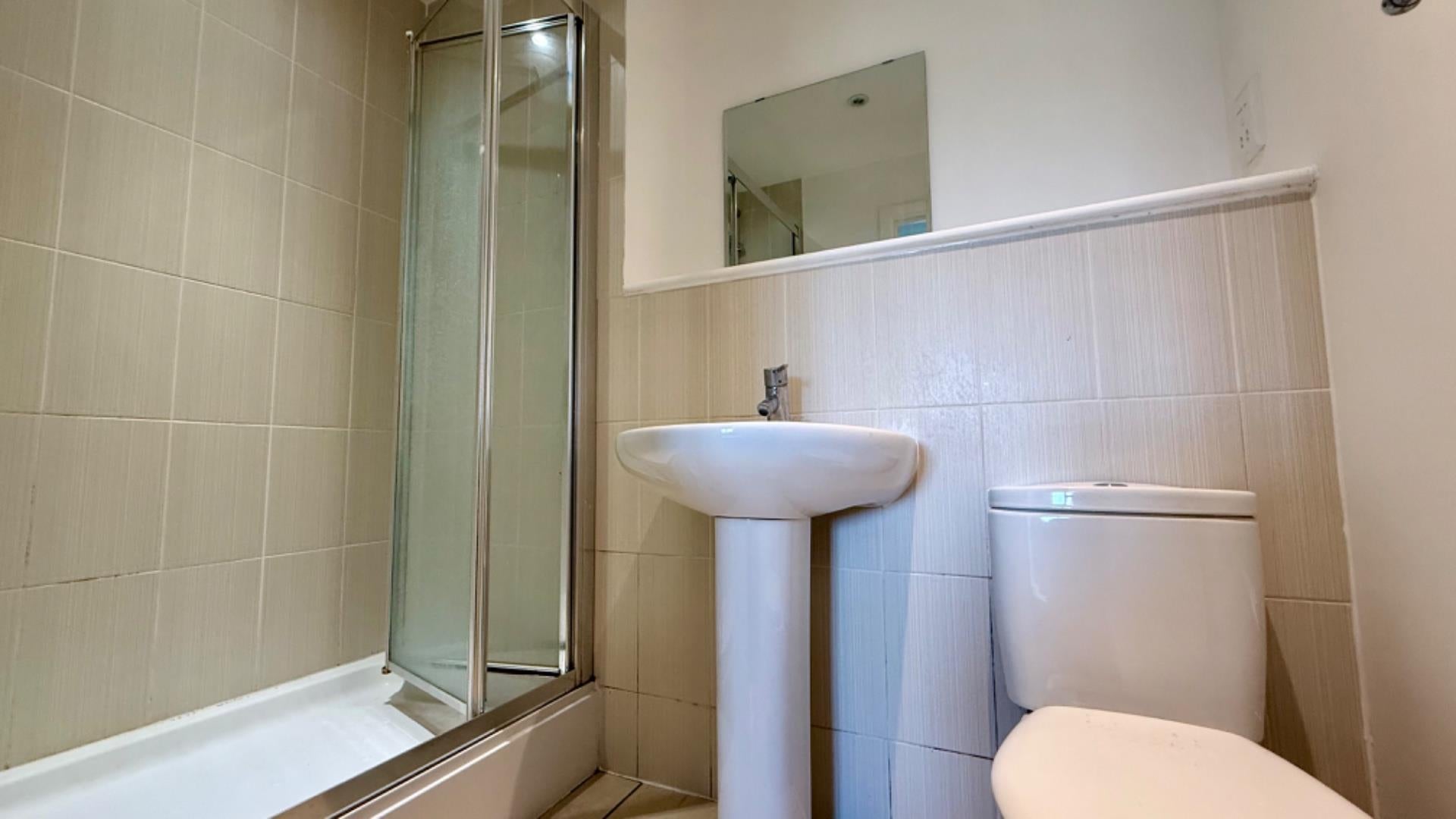 Flat Academy Place in London