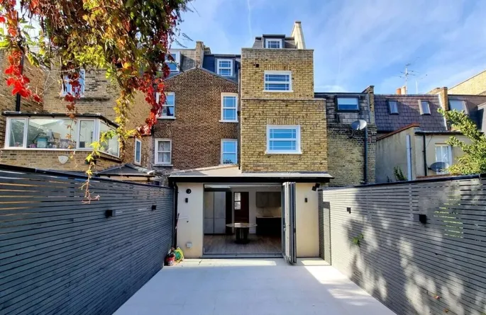 Flat Wadham Road in Greater London
