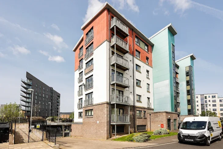 Flat Lochend Park View in City of Edinburgh