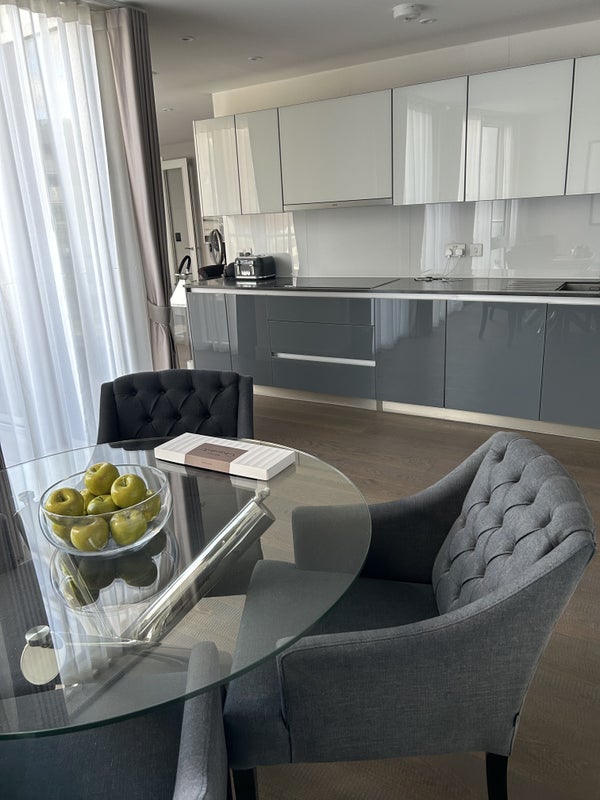 Room Wenlock Road in Greater London