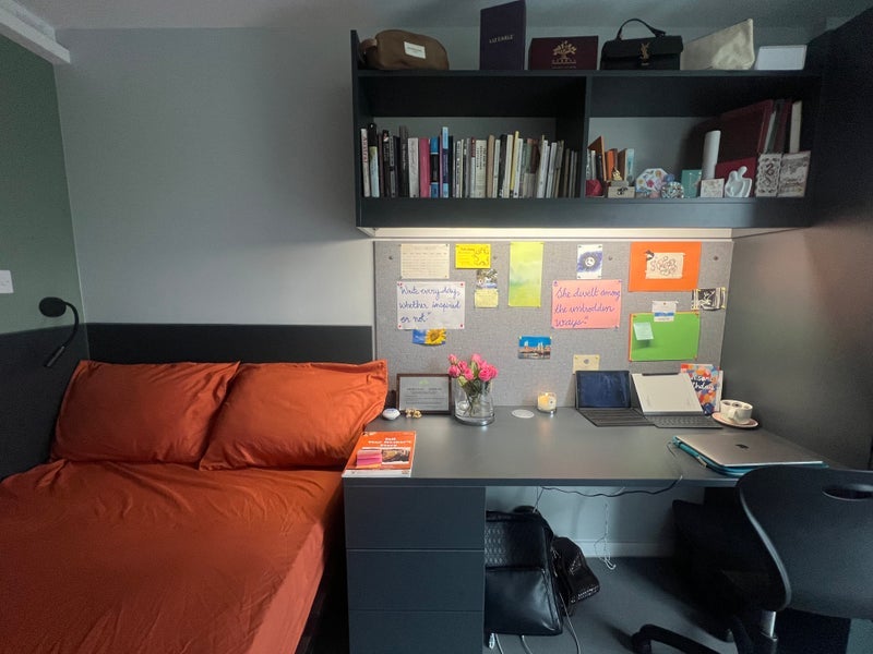 Room Alscot Road in Greater London