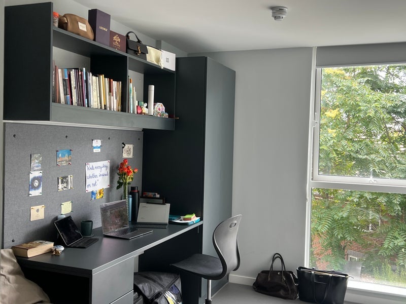 Room Alscot Road in Greater London