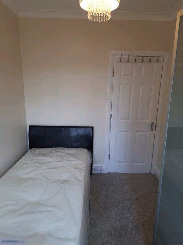 Room Wilmer Way in Greater London