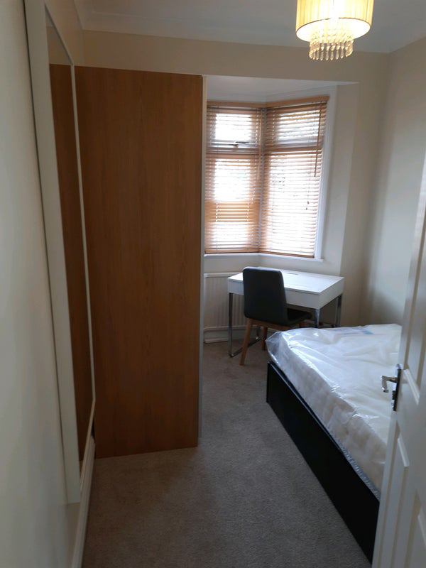Room Wilmer Way in Greater London