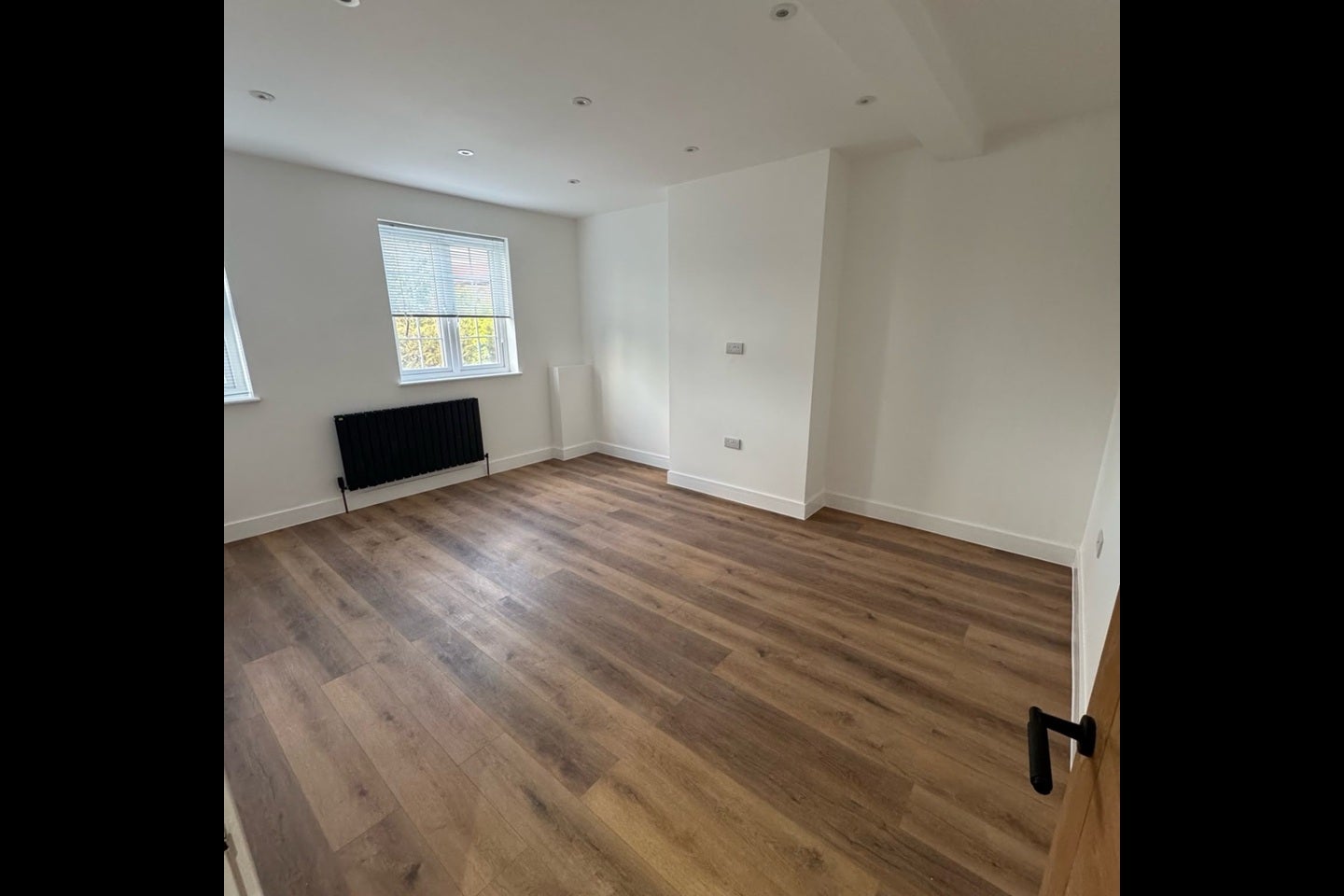 Flat Bowes Road in Greater London
