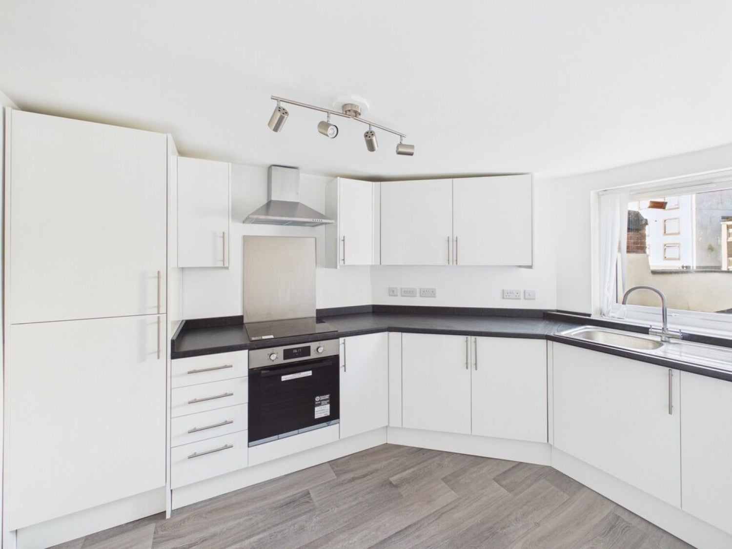 Flat Rowe Street in Torpoint