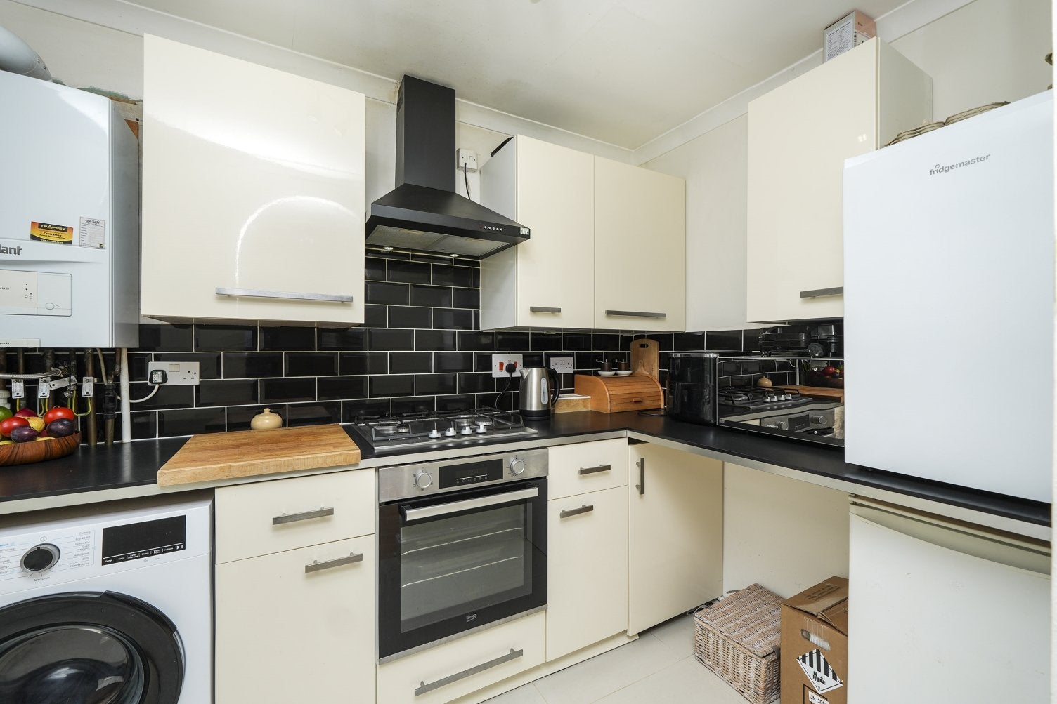 Flat Rose Way in Greater London