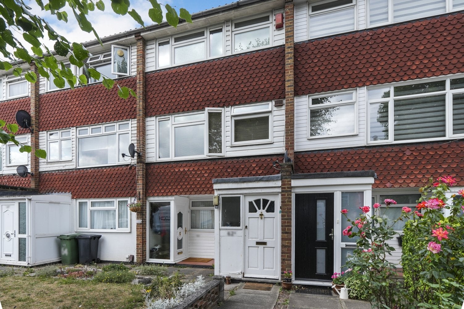 Flat Rose Way in Greater London