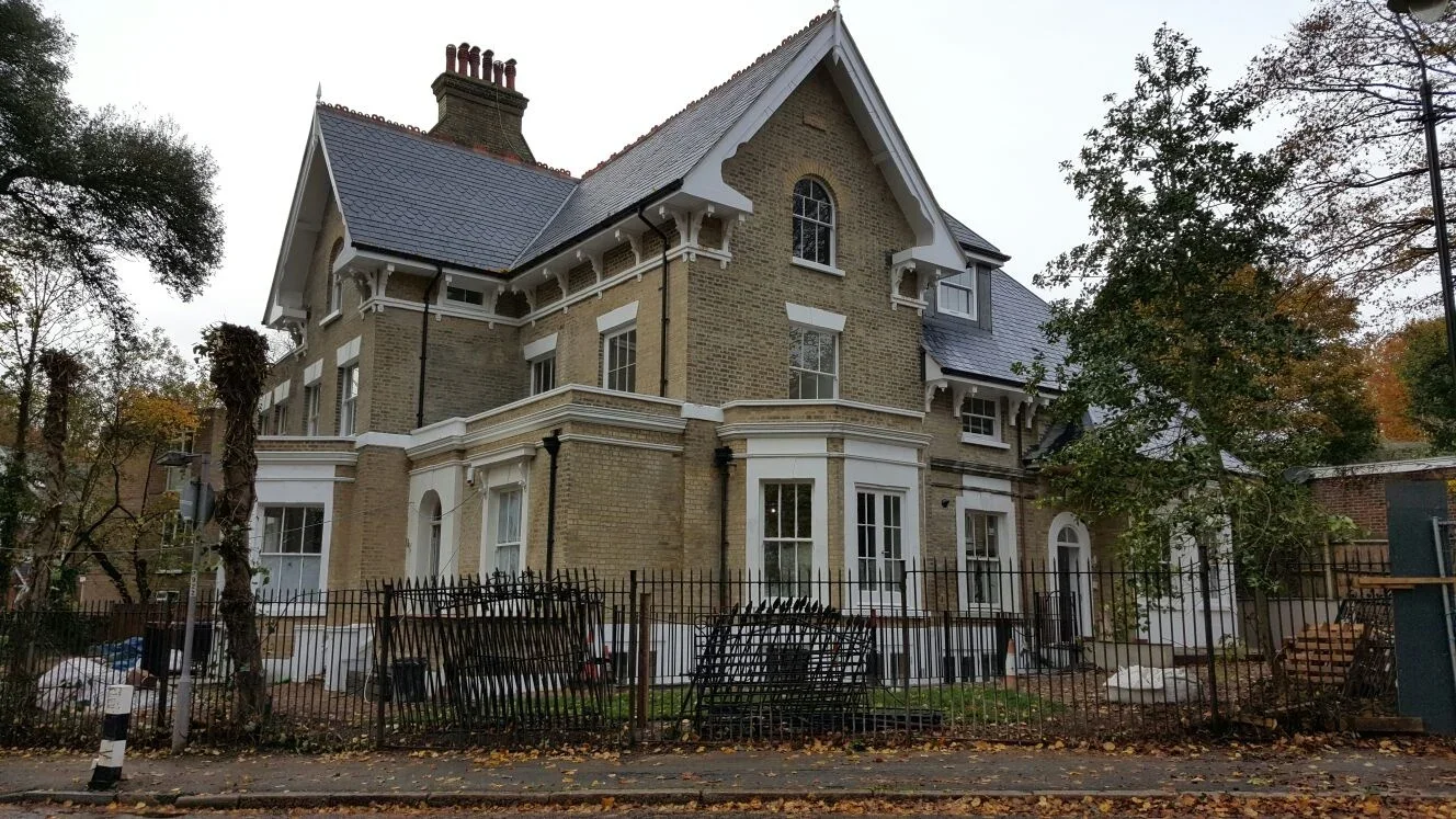 Flat Belvedere Road in Greater London