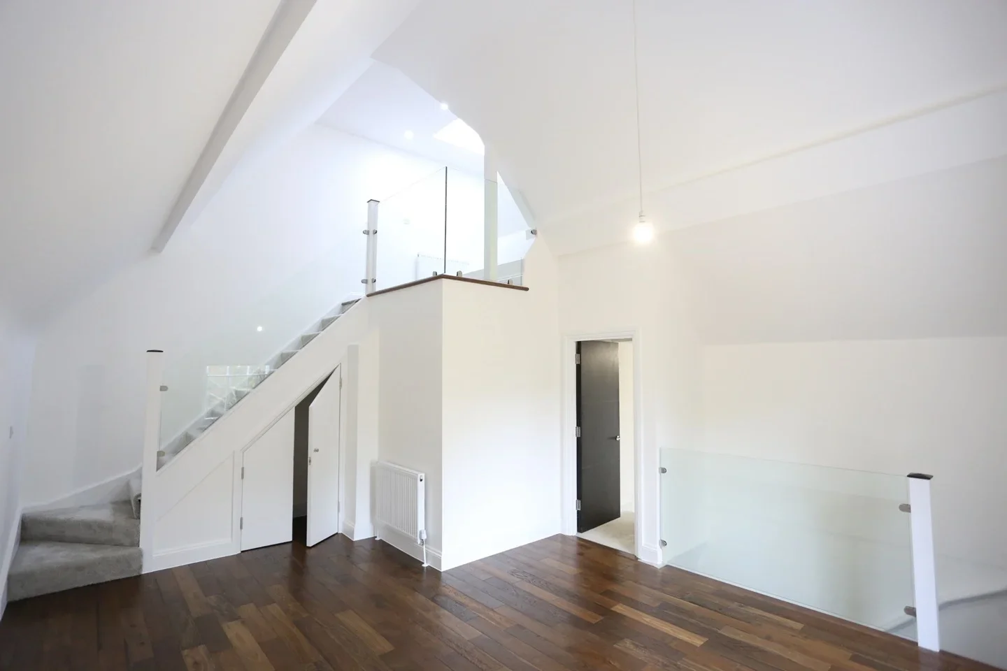 Flat Belvedere Road in Greater London