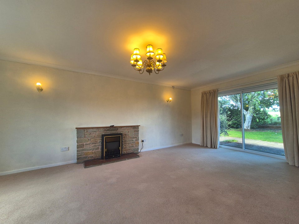 House Highfield Close in Kingsland
