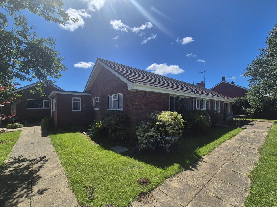 House Highfield Close in Kingsland
