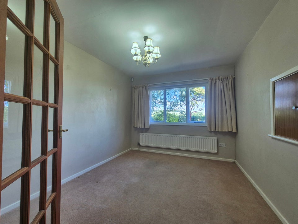House Highfield Close in Kingsland