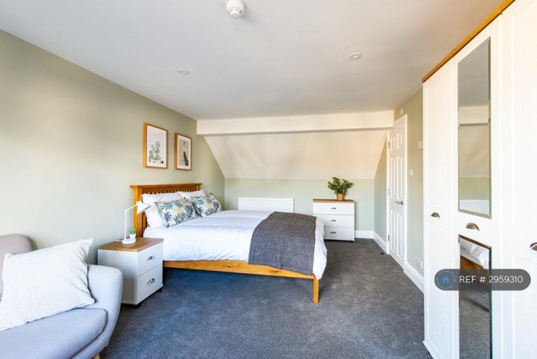 Room Chalkwell Road in Borough of Swale