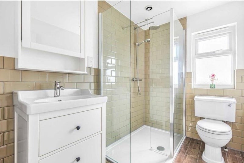 Room Melrose Avenue in Greater London